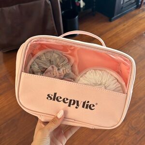 NEVER USED Sleepy Ties and toiletry kit